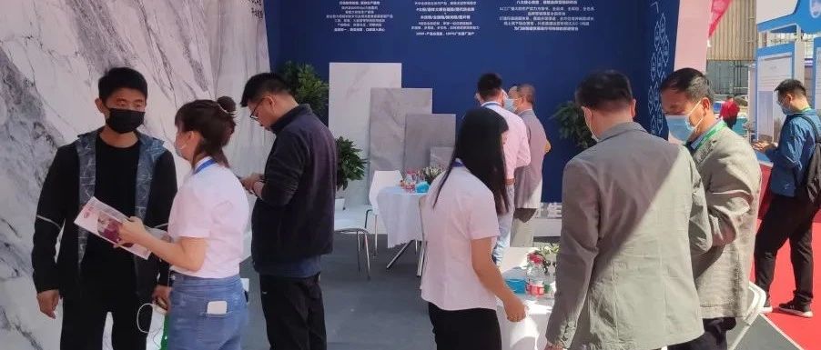 23年高品质获美赞，升华陶瓷携岩板新品亮相雄安德维斯建博会